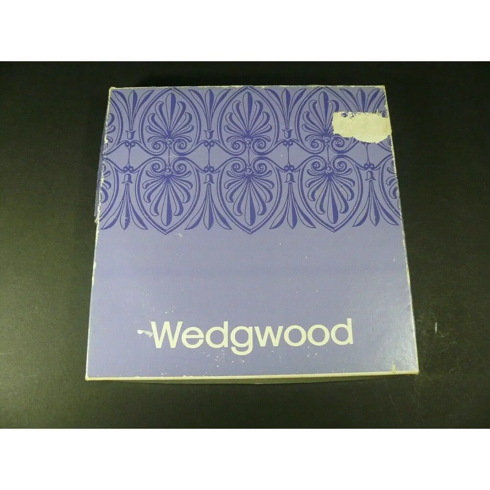 Wedgwood White on Blue Jasper Christmas Plate 1970 Trafalgar Square w/box